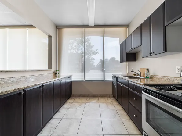 Regency Colonade Apartments