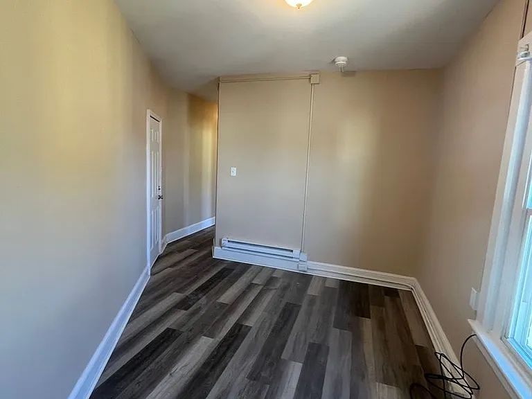 400-402 Mitchell Avenue — Photo 3