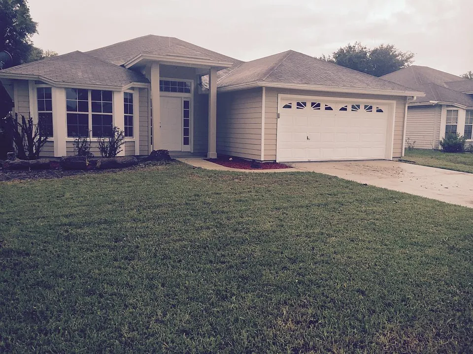 3733 Woodbriar Dr