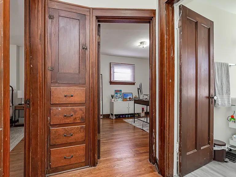 1693 King Ave — Photo 8