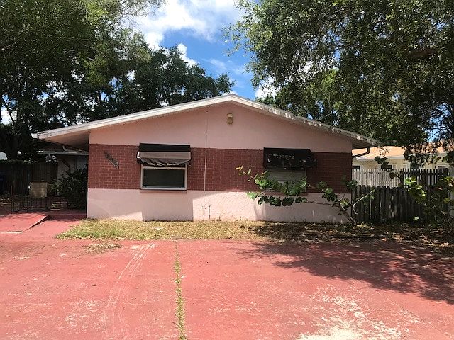 1st image of 1016 Lake Palms Dr