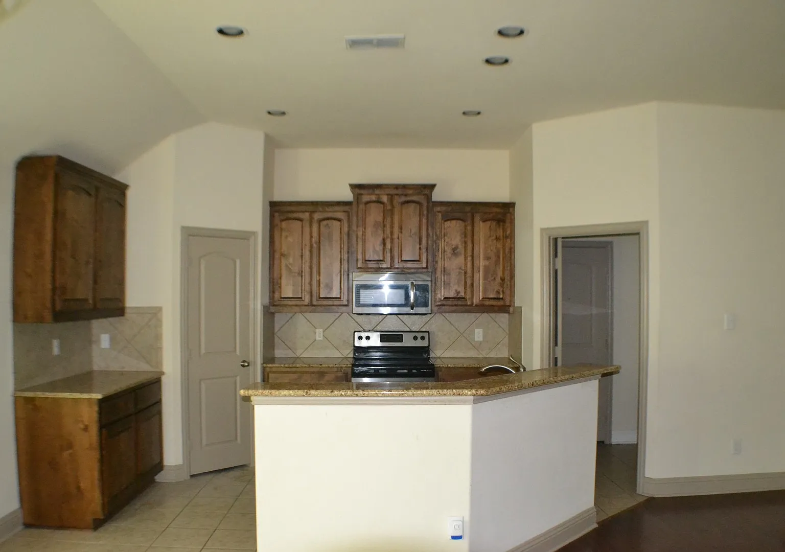 House For Lease in Heartland — Photo 2