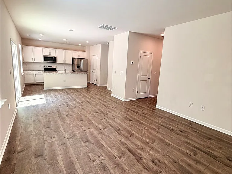 305 Robert Pl — Photo 13