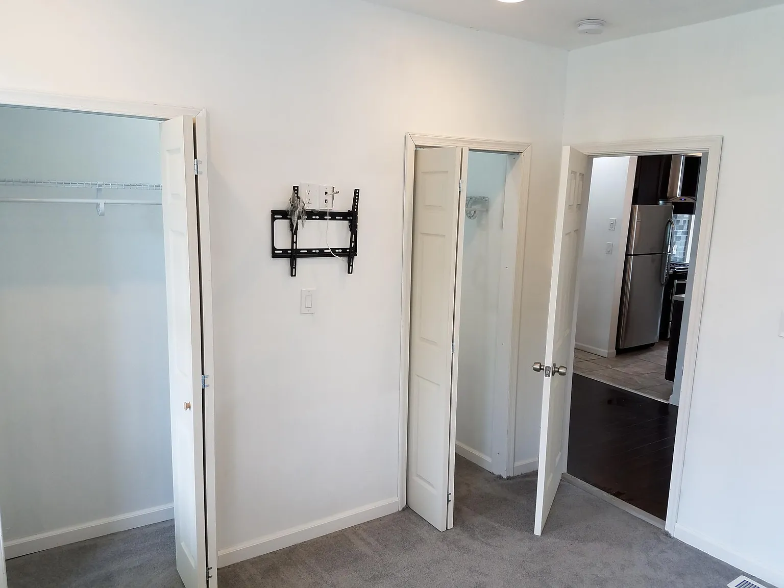 2905 Violet Ave — Photo 4