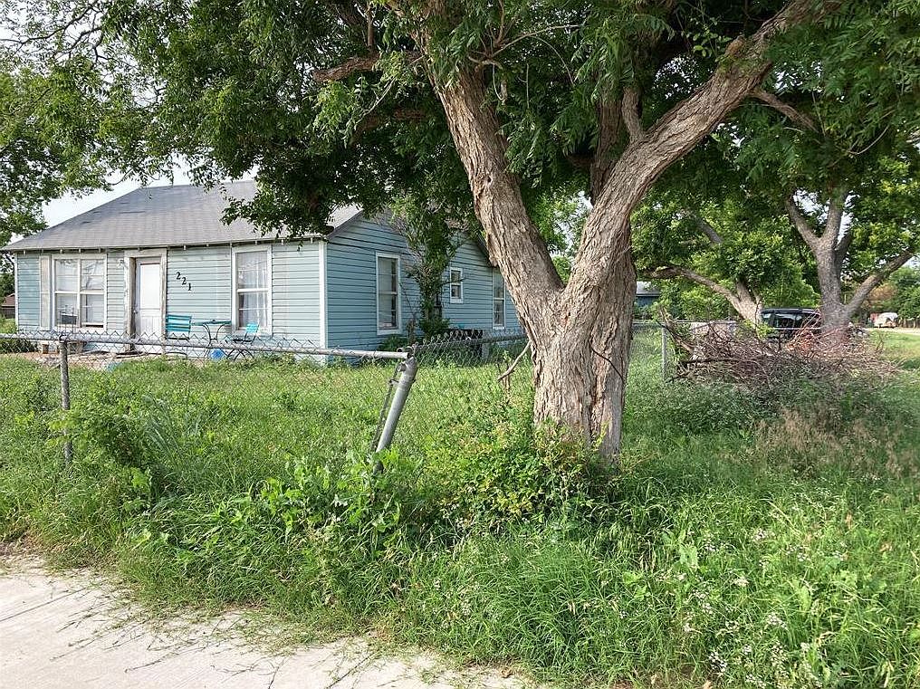 221 S Central Ave, Petrolia, TX 76377 Zillow