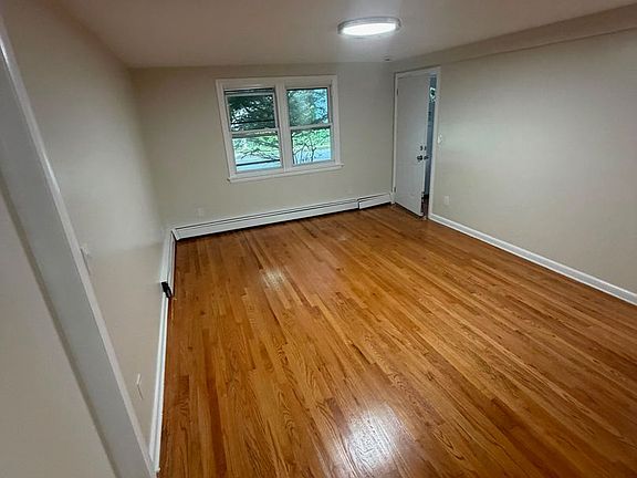 4th image of 15 Laurel St