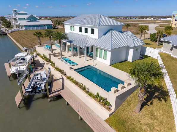 1037 Fiji Dr, Rockport, TX 78382