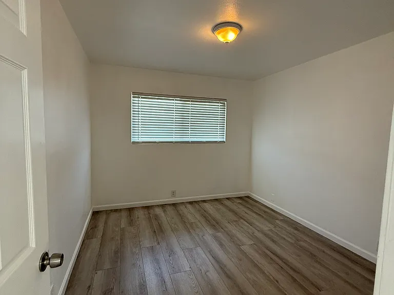 419 W Ramona Dr — Photo 8
