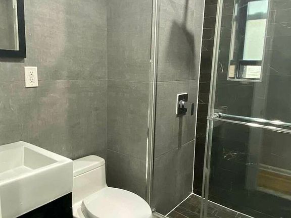 4th image of 124 E 103rd St #18A