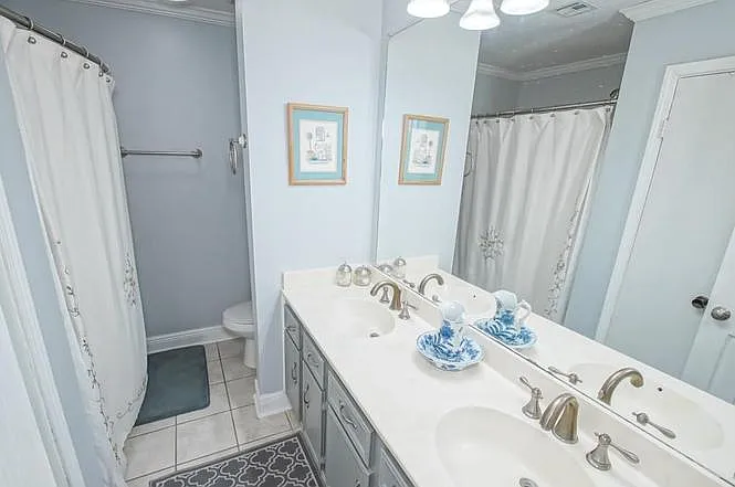 4 bed, 2.5 bath, 2720 sqft, $2,950 — Photo 4