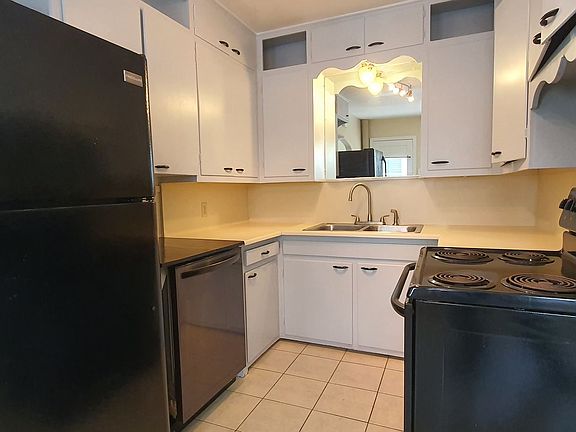 3rd image of 1217 W Avenue M