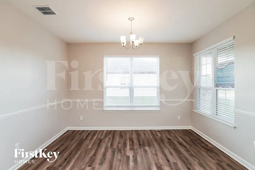 5 bed, 2.5 bath, 2937 sqft, $3,410 — Photo 3