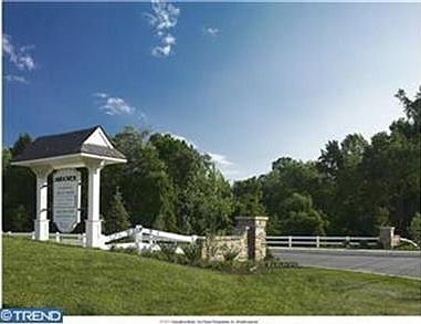 2nd image of 5 Hadley Ln