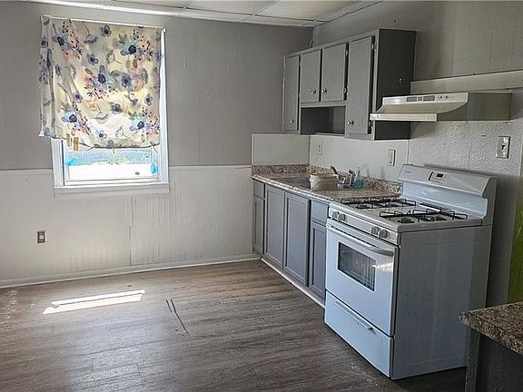 3rd image of 729 Behrman Ave