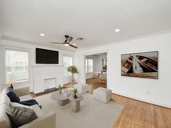 3rd image of 609 Reid St