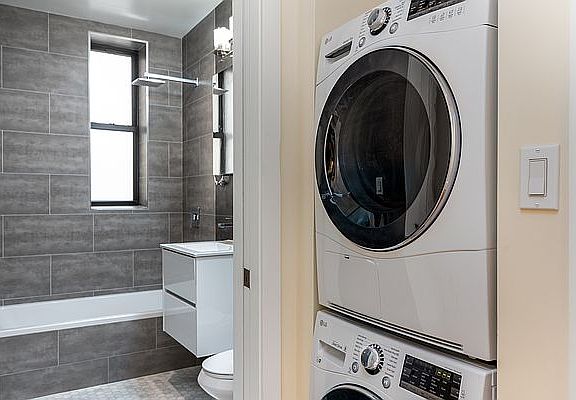 3rd image of 941 Washington Ave #732