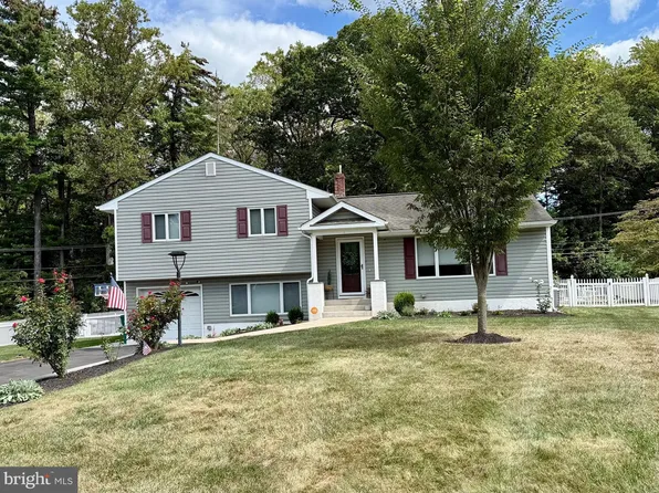 11 Edgemere Dr, Yardley, PA 19067