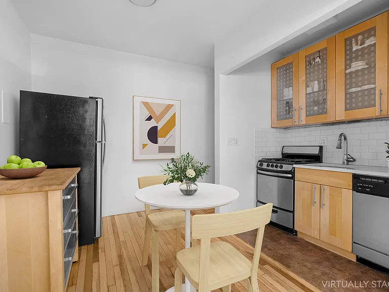 162 9th Ave #1B — Photo 3
