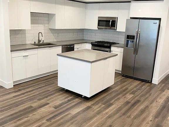 5th image of 1215 S Bedford St #205