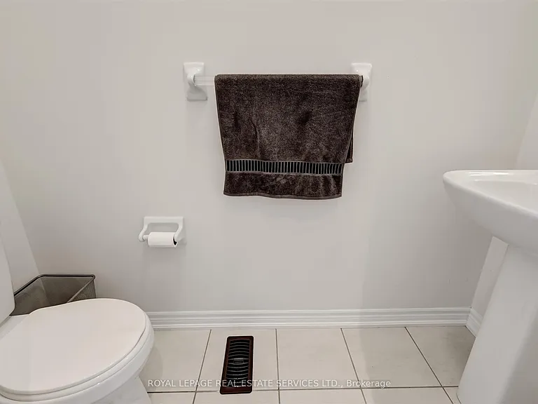 27 Erinview Ter — Photo 11