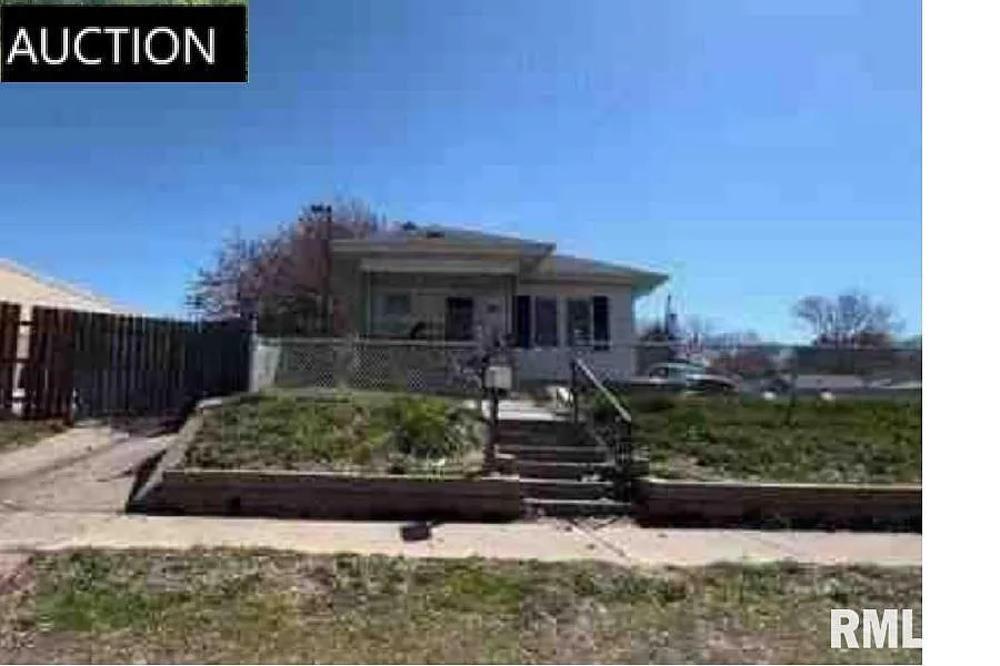 3125 10th St photo 1
