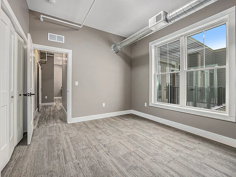 137 E Main Ave — Photo 16