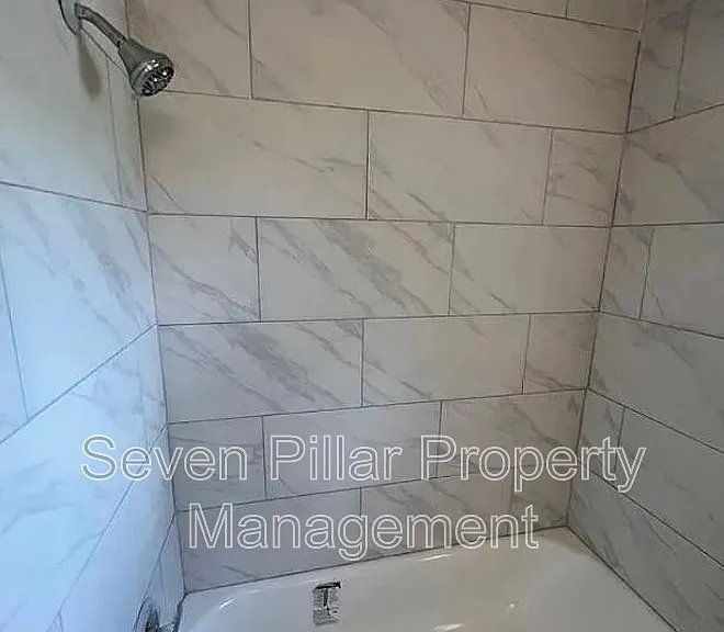323 S Napoleon Ave — Photo 10
