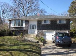 752 Hawkins Ave, Ronkonkoma, NY 11779