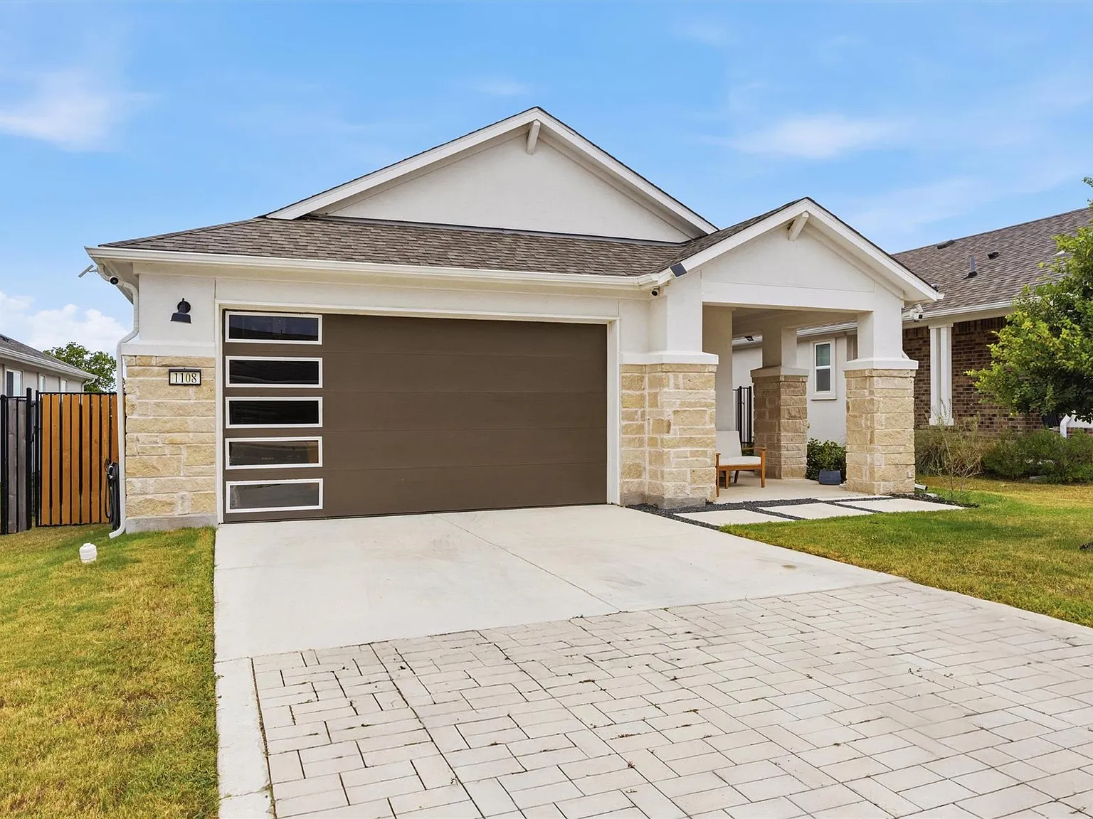 3 bed, 2.0 bath, 1760 sqft, $2,250 — Photo 2