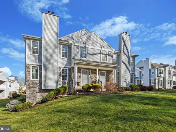 411 Mews Dr, Sellersville, PA 18960