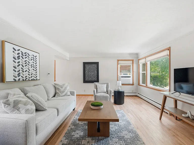 4220 Ingersoll Ave #202 — Photo 11