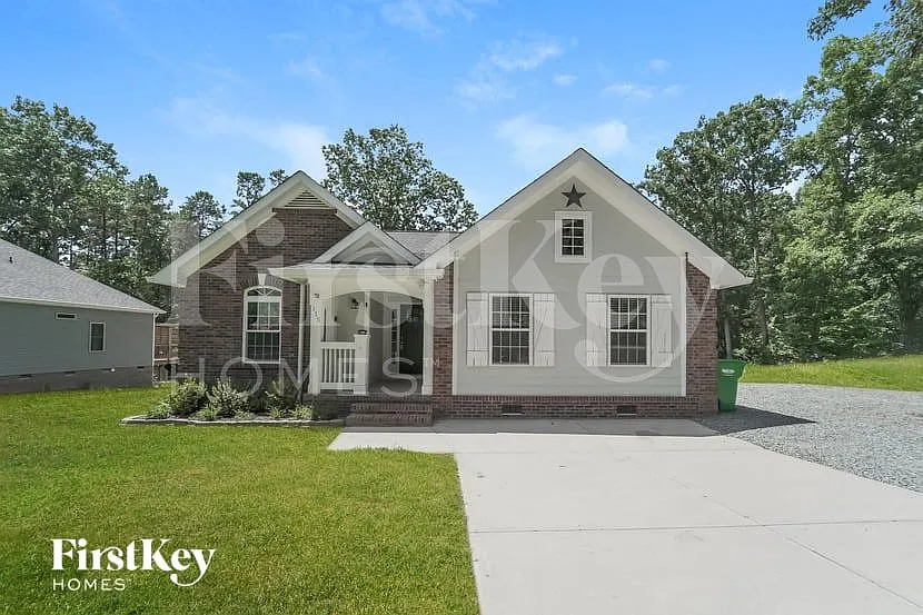4 bed, 2.0 bath, 1737 sqft, $2,315 — Photo 1