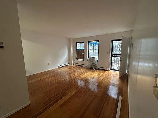 Rented by Michal Kuras, LREB | media 2