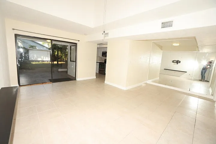 3 bed, 1640 sqft, $3,000 — Photo 3