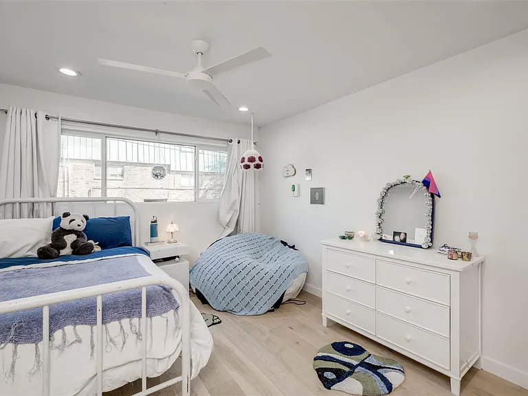 400 E 30th St #105 — Photo 19