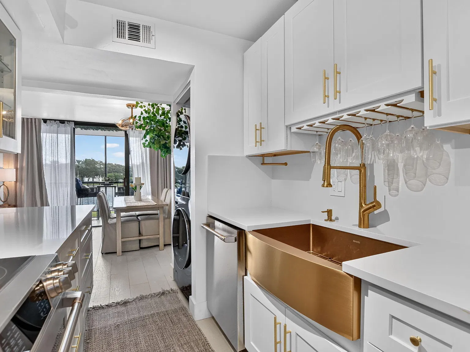2 bed, 2.5 bath, 1400 sqft, $9,500 — Photo 3