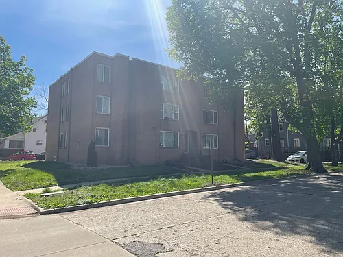 409 W Elm St Photo 1