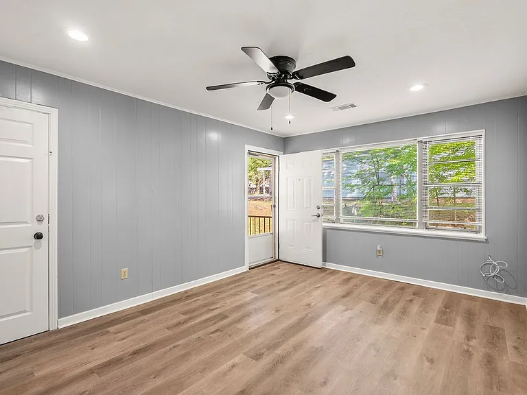 715 Oakwood Dr — Photo 10