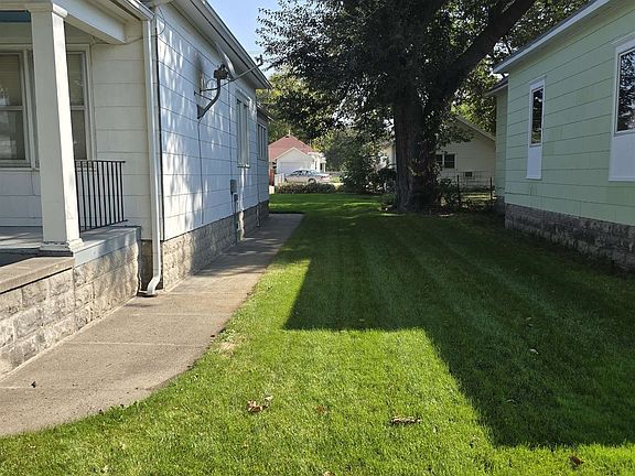 4th image of 909 W 1st St