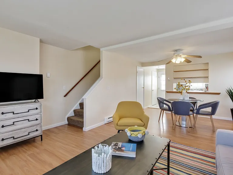 West Hill Apartments — Photo 28