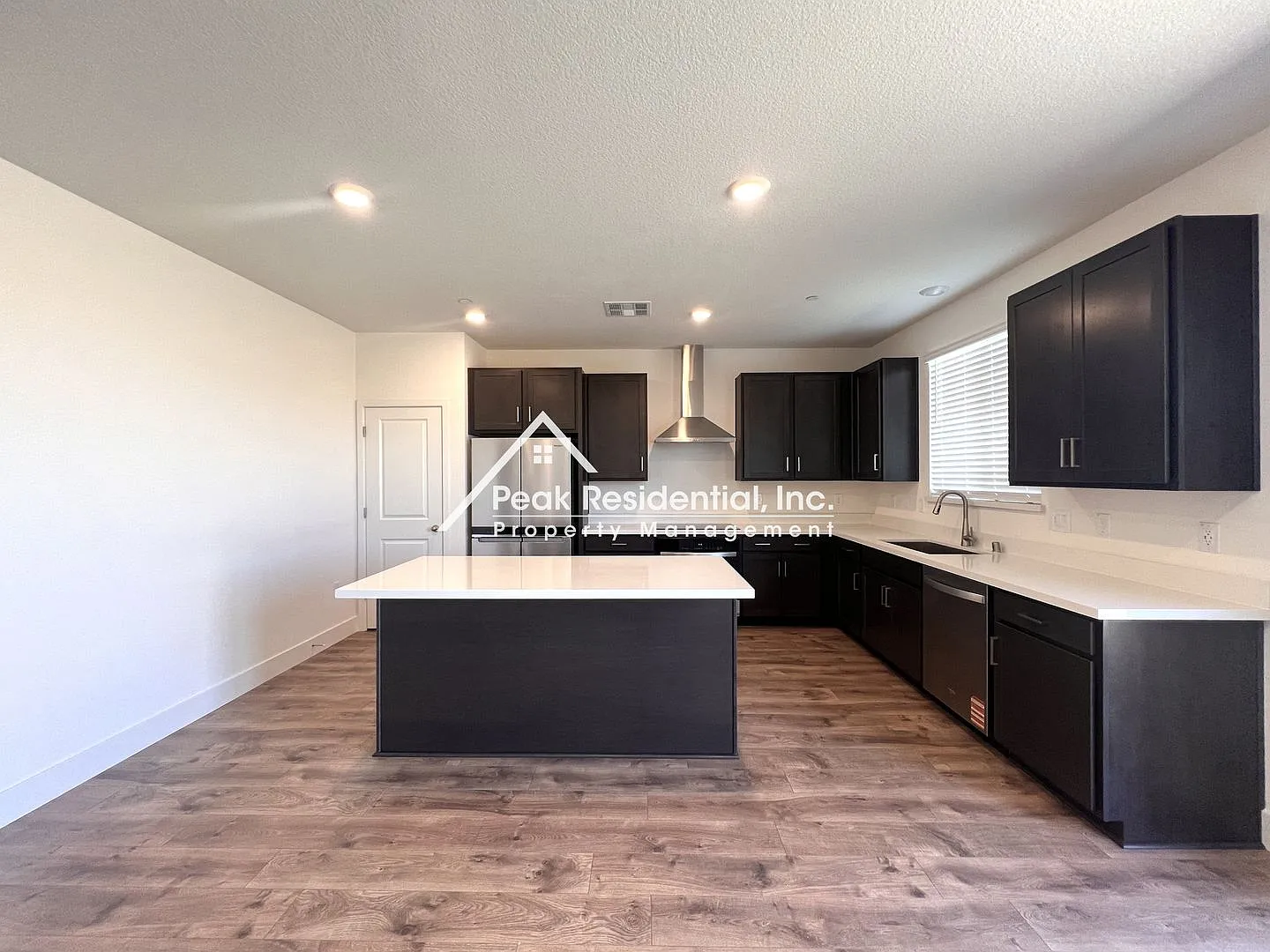 Brand New Sacramento 3bd/2.5ba Home With Large Loft! — Photo 3