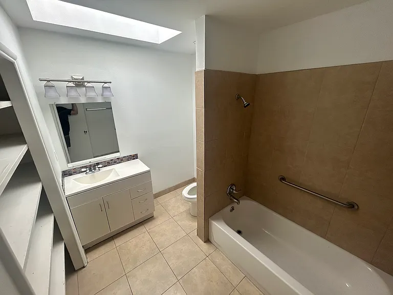 1123 E Sierra Vista Dr #7 — Photo 8