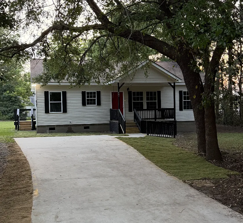 3 bed, 1232 sqft, $1,350 — Photo 1