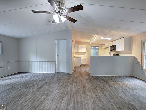 5th image of 284 Luther Cir