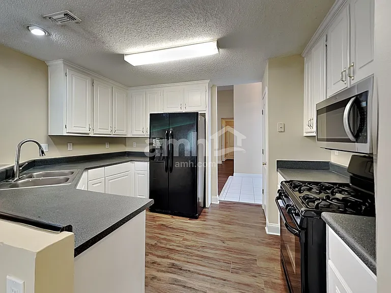 154 Acadian Dr — Photo 3