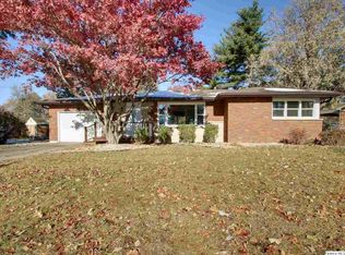 3931 Holiday Dr, Quincy, IL 62305