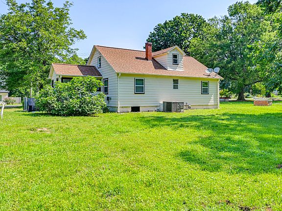 3rd image of 611 Austin Dr