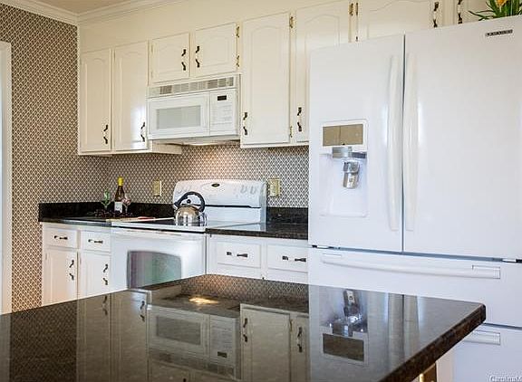 3rd image of 135 Bonaventure Dr