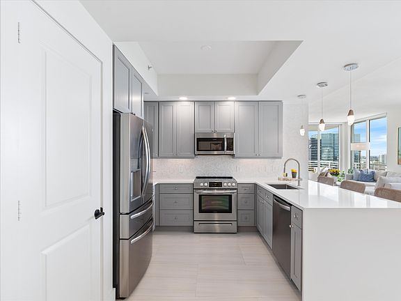 4th image of 315 NE 3rd Avenue #1503