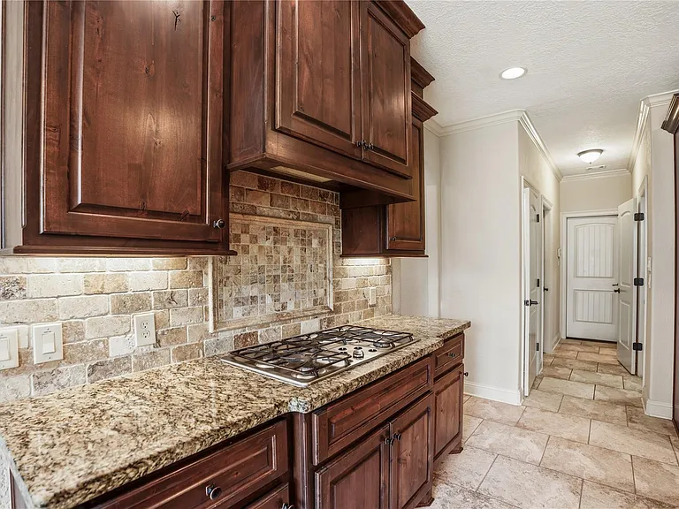 536 Stephen F Austin Dr — Photo 12